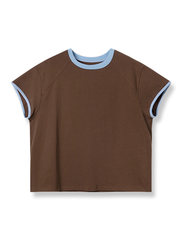 製品画像: ブラウンのショートスリーブTシャツ全体図、レトロな配色デザインが際立つ。