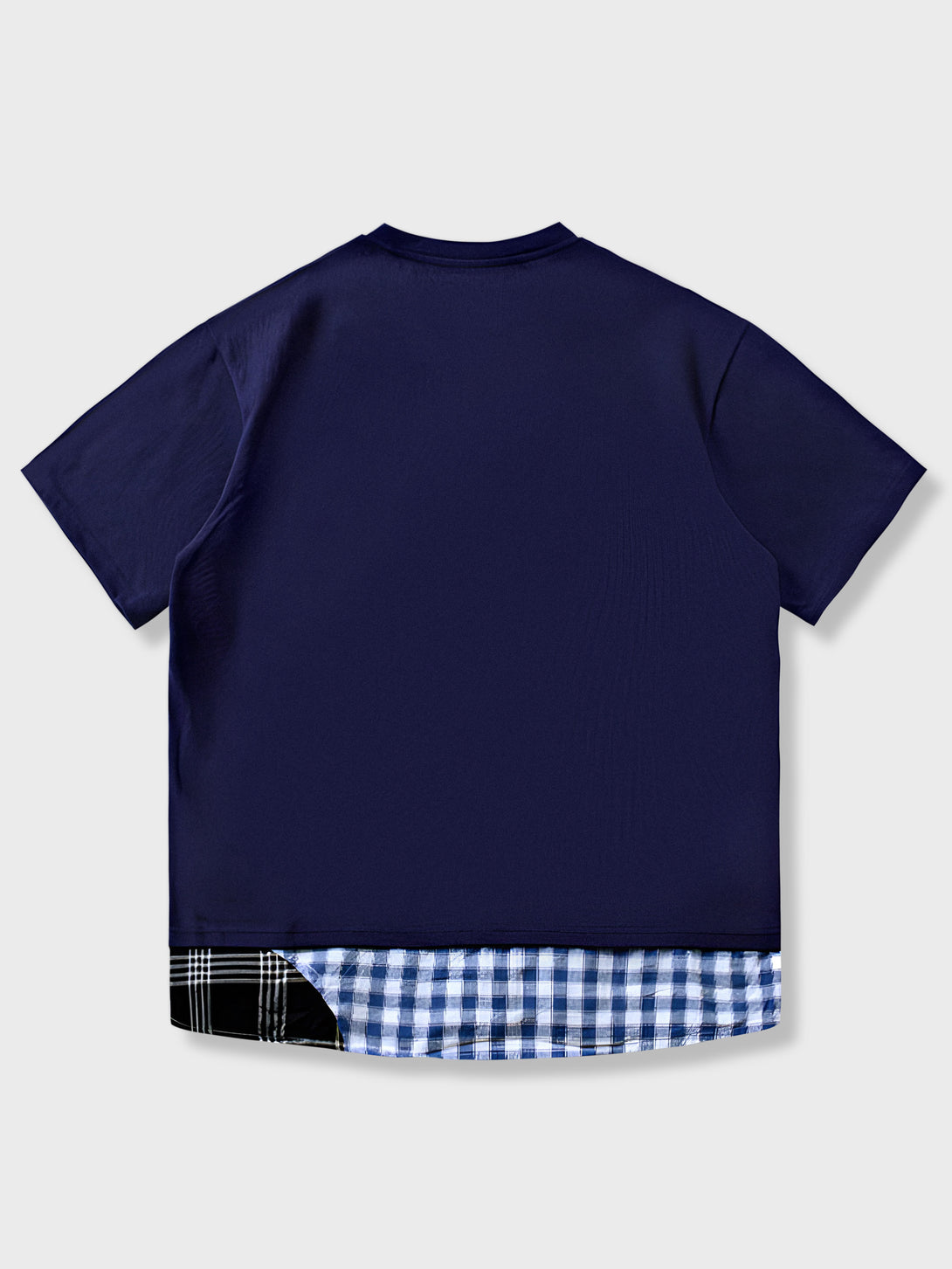 プレーンなTシャツに裾の二種類のチェック柄パッチと同じデザインの胸ポケットが特徴のビンテージスタイルTシャツ