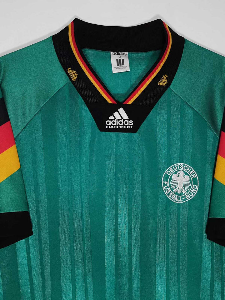 1992シーズン ドイツ代表 アウェイ レトロユニフォーム 高密度エンブレム刺繍 詳細図
