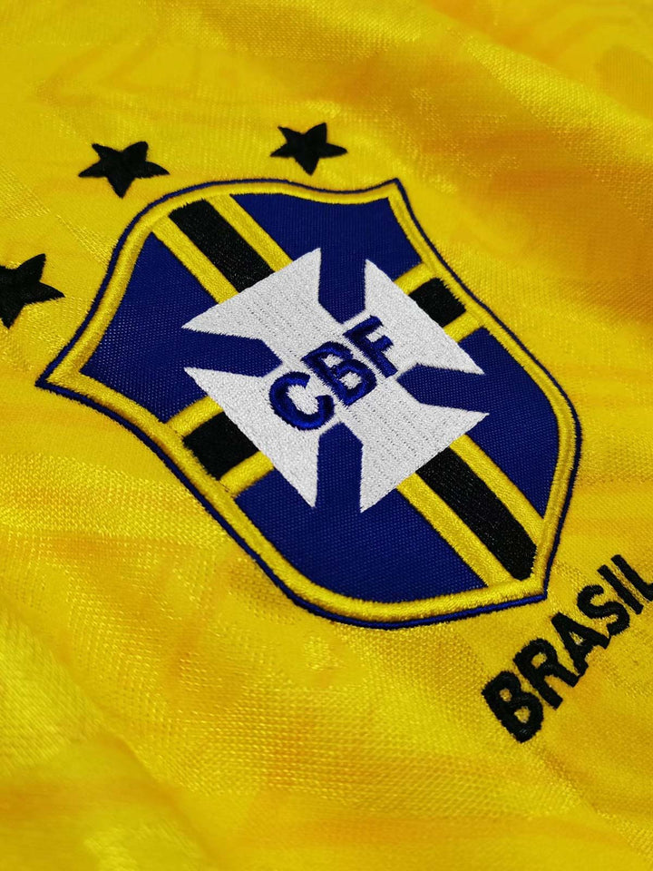 1991-93シーズンブラジルホームユニフォームエンブレムおよびUmbroロゴ詳細画像
