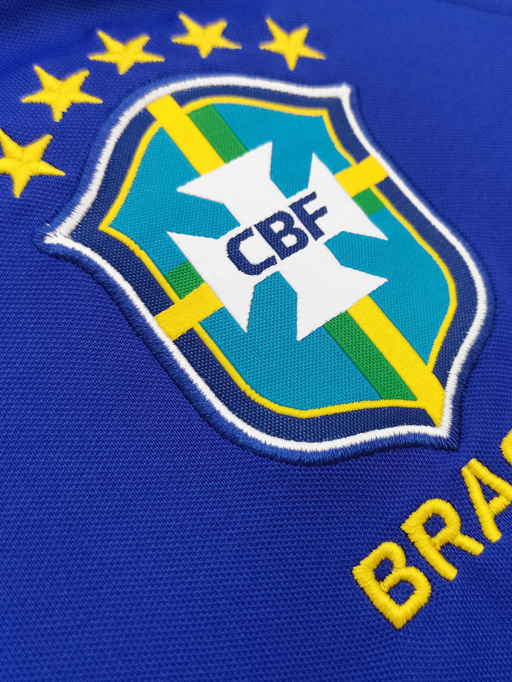 2022-23シーズン ブラジル アウェイ ウィメンズ ジャージ エンブレムとNikeロゴの詳細図