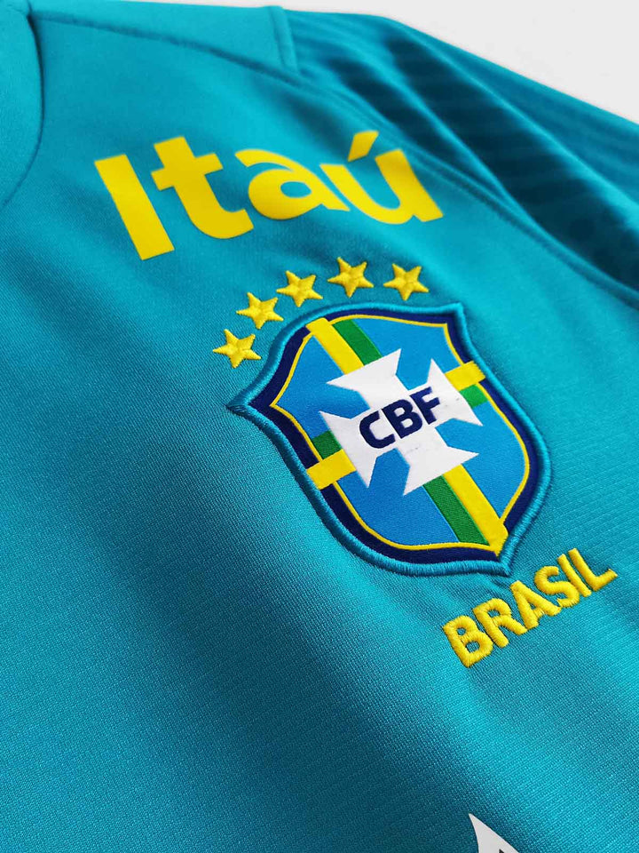 ブラジル2021年トレーニングウェア エンブレムおよびスポンサーのロゴ詳細画像