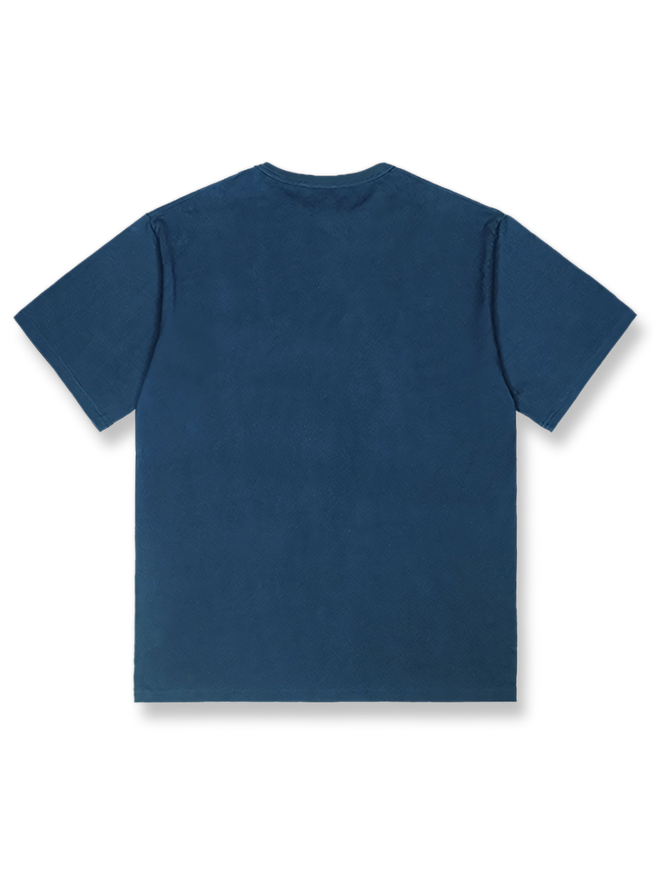 ディスカバリーの目」テーマの純綿Tシャツ全景を展示、そのクラシックな魅力とディテールが強調されています。