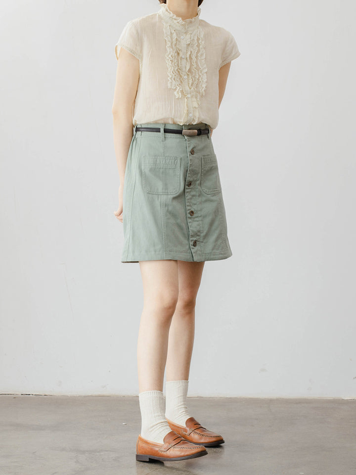 モデル画像: モデルが着用するフレンチレトロなアーティスティックなミントグリーン ハイウエスト ワークスカートの着用効果