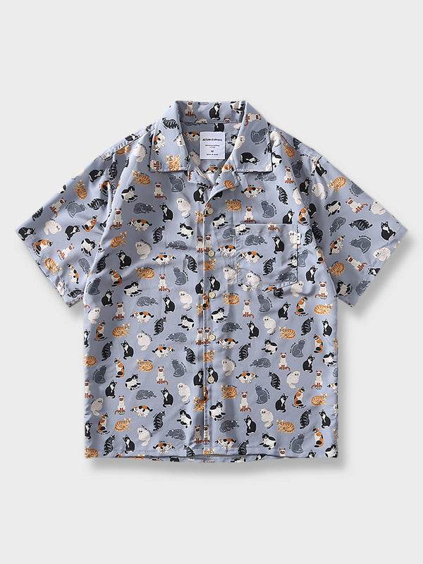 キューバカラーの半袖シャツ、明るく活発な猫のプリント柄。リラックスフィットで、夏のカジュアルな日々に理想的。
