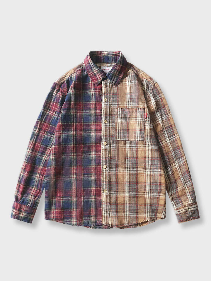 2つの異なる色で構成されるチェックパターンの2トーン長袖シャツの正面ビュー。左胸のシンプルなポケットがさり気ないアクセントに。
