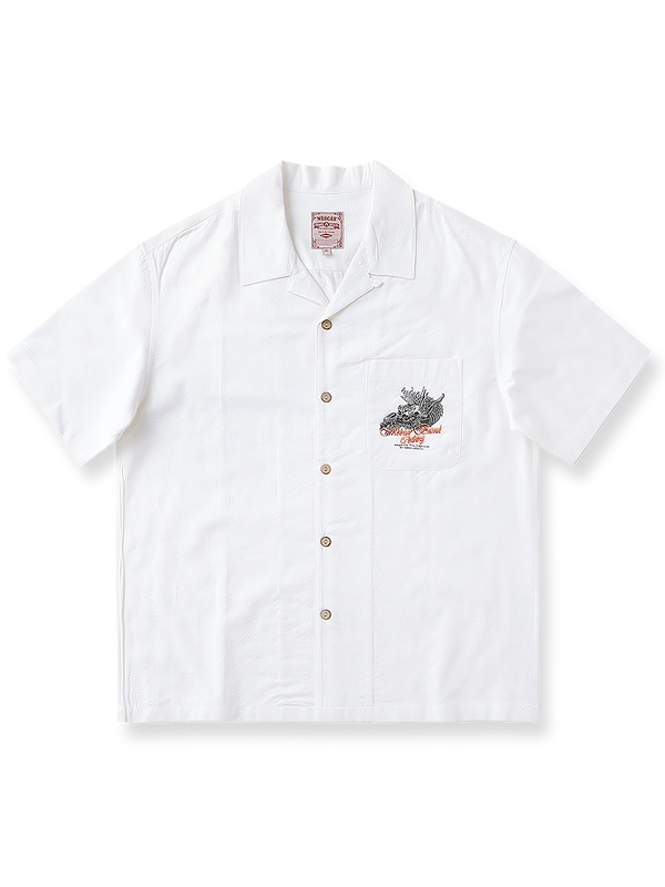 スカルとドラゴン刺繍が施された半袖キューバンスタイルシャツ。