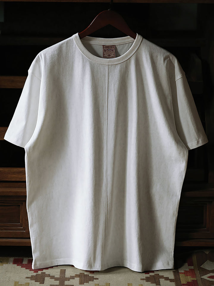 ワックスダイマーブル加工による斑点模様のショートワイドTシャツの正面ビュー。重厚感のある230g40番手二重糸コットン素材を使用。