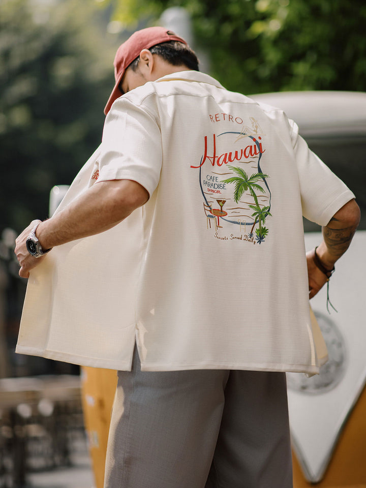 モデルが着用したアメリカンヴィンテージハワイアン刺繍半袖シャツのスタイリング例