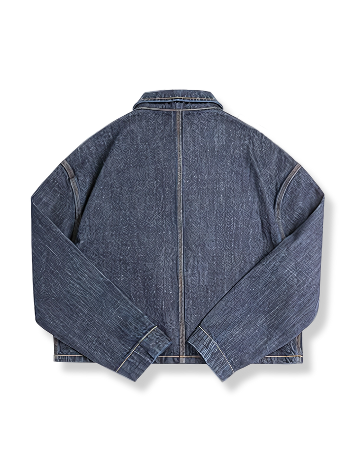 ディープブルー竹節デニムワークジャケットの正面画像。独特の粒状感と小さな折り襟が特徴で、秋冬の必需品です。