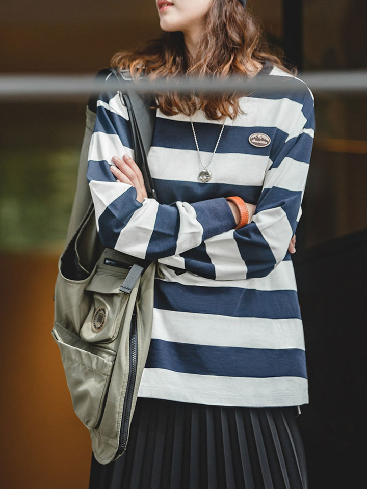 モデル画像：モデルが着用するアメリカン幅広ストライプ長袖Tシャツのコーディネート例