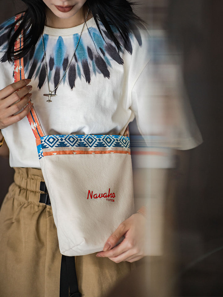 詳細画像：バッグの両面の細部、北米ナバホ族のトーテム模様