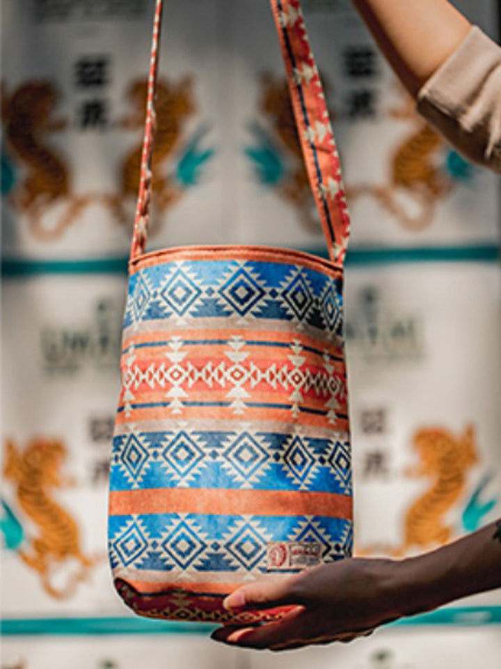 製品画像：民族風両面デザインキャンバスバケットバッグの正面図