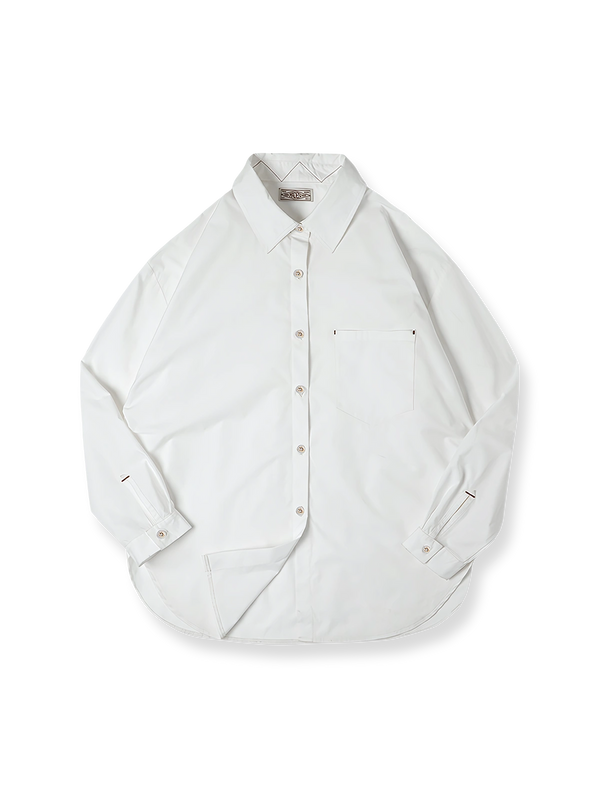 製品画像: アメリカンスタイルのベーシックなルーズフィットホワイトシャツの正面図