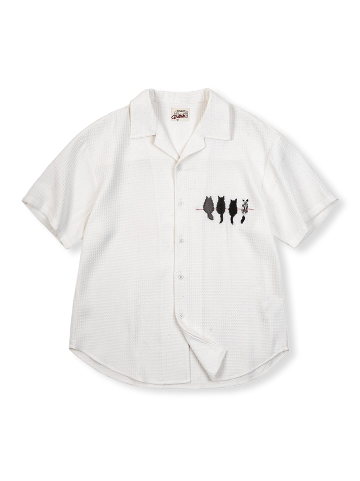 夏のワッフルチェック キャット刺繍 オーバーサイズシャツ正面展示。