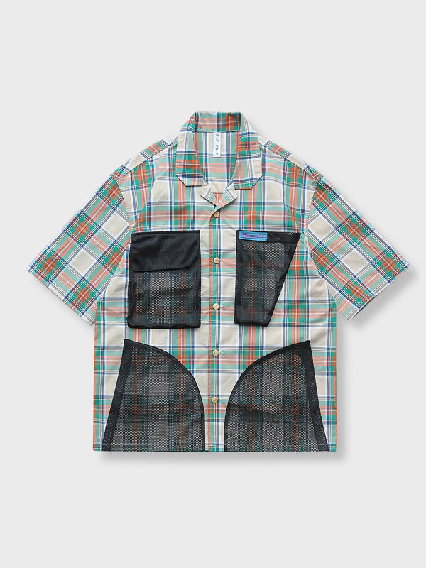 タータンチェック柄にメッシュポケットを加えたチェックミックスメッシュポケット半袖シャツ。夏の暑さに対応する軽やかで通気性のあるデザイン。