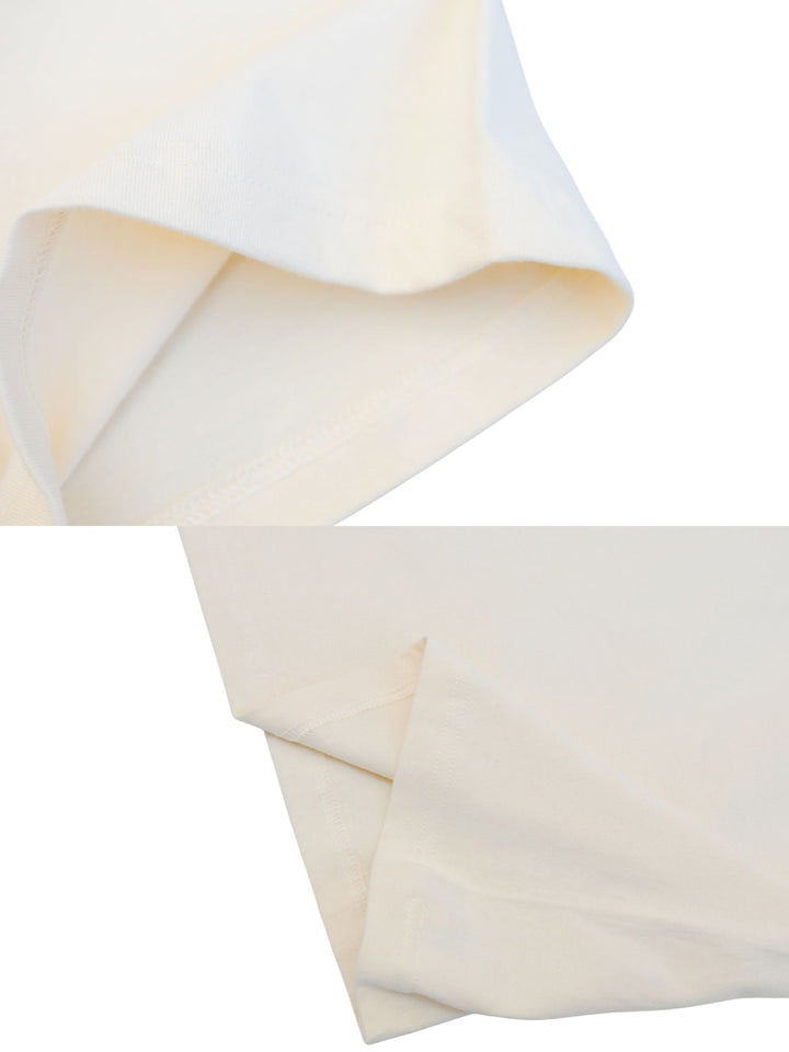 カートゥーンプリントのクローズアップ、鮮やかなディテールが特徴の半袖Tシャツ。