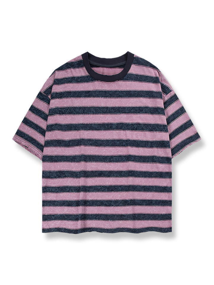 製品画像: ピンクとブラックのストライプラウンドネック半袖Tシャツの正面