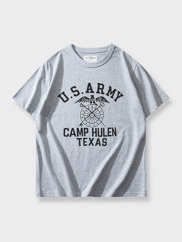 U.S. ARMYとプリントされた半袖Tシャツ、CAMP HULEN TEXASのデザイン付き。