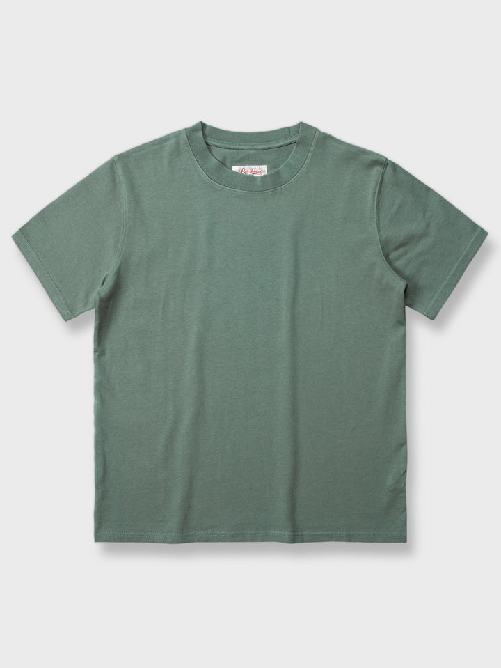 高品質のヘビーウェイト純綿を使用した半袖Tシャツ。流行に左右されないクラシックなデザインで、ゆったりとしたフィット感が特徴です。