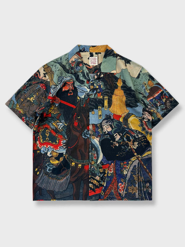関羽をモチーフにしたハワイアンシャツの正面ビュー。伝統的な中国画を思わせるデザインと鮮やかな色彩が特徴。