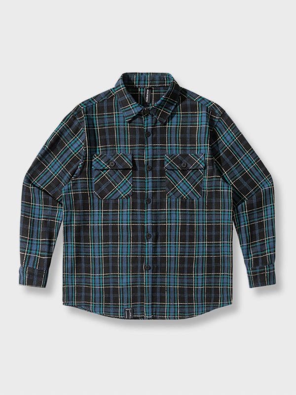 クラシックなブルーのチェックパターンが特徴の日常的に着用しやすいシャツ。フロントのフラップポケットがモダンなアクセントを加える。