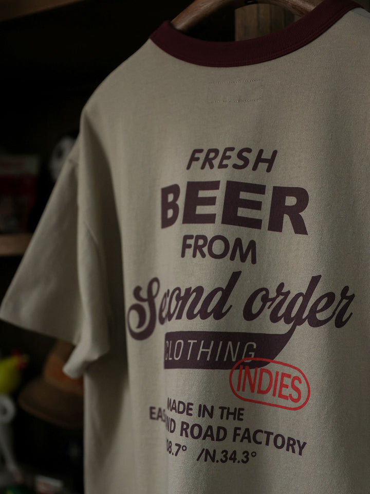 ヴィンテージプリント パイピング ポケットTシャツの背面図、プリントの詳細「FRESH BEER FROM Second order CLOTHING INDIES」を含む