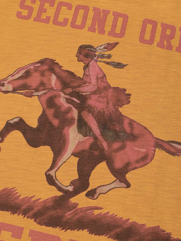  インディアン騎馬テーマリンガーTシャツのディテール、プリントと生地のテクスチャを含む