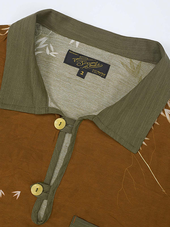竹葉柄配色プルオーバー長袖シャツのボタンと襟のディテール