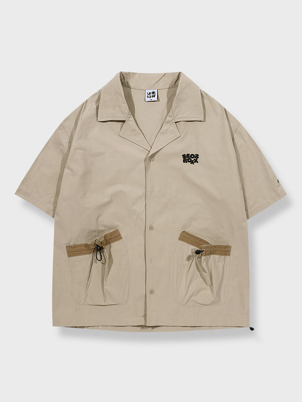 紐付けポケットキューバカラー半袖シャツ、ゆったりとしたシルエット、柔らかなコットン素材、キューバカラーと紐付けポケットが特徴