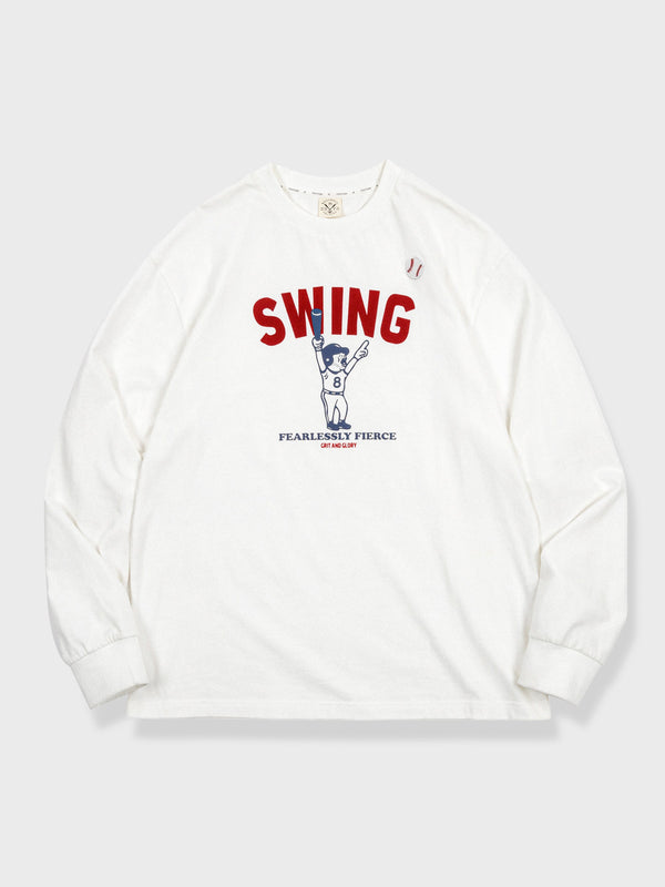アメリカンカレッジスポーツスタイルのロングスリーブTシャツ、前面には大胆な「SWING」とバッティング姿勢のグラフィックがプリントされています。
