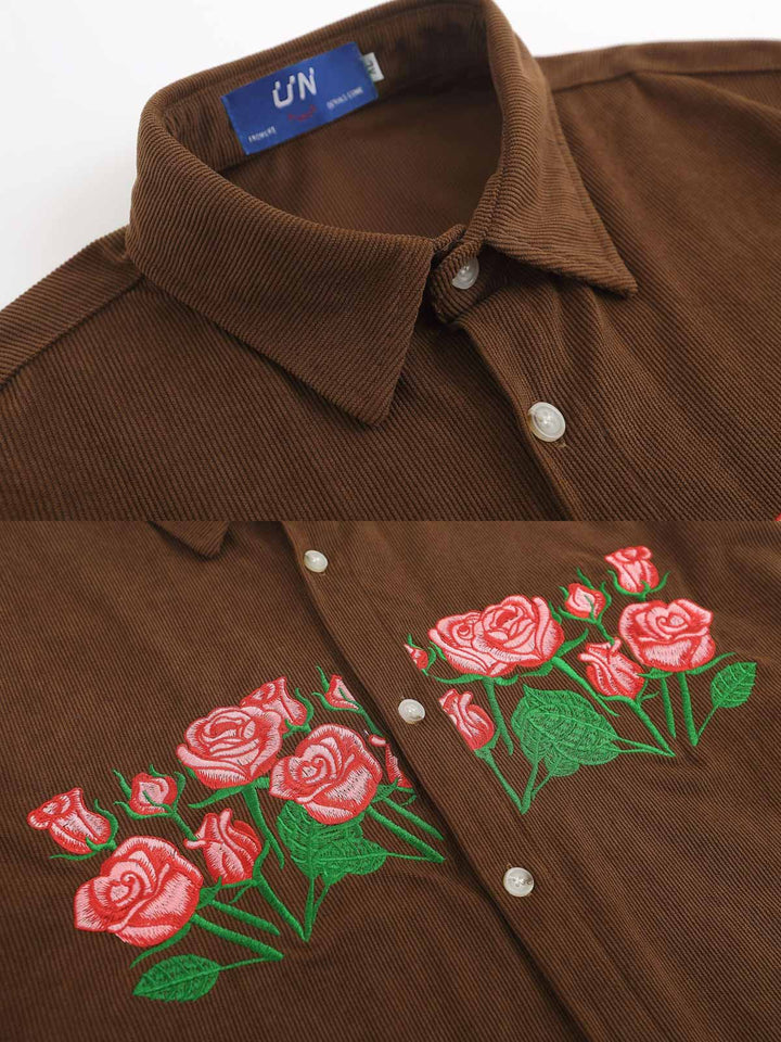 ローズ刺繍半袖シャツの前面ディテールクローズアップ。細かな平織り技術で作られたポリエステル生地と、色彩豊かなバラの刺繍が特徴です。