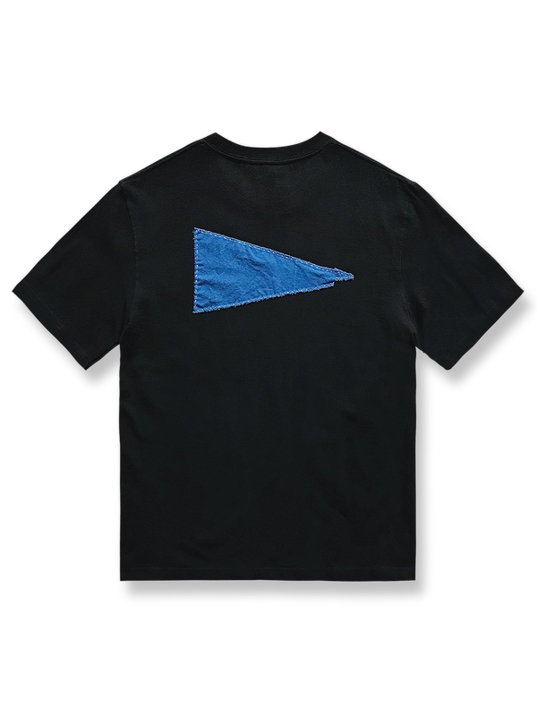  藍染古布三角旗クルーネック半袖Tシャツの正面展示