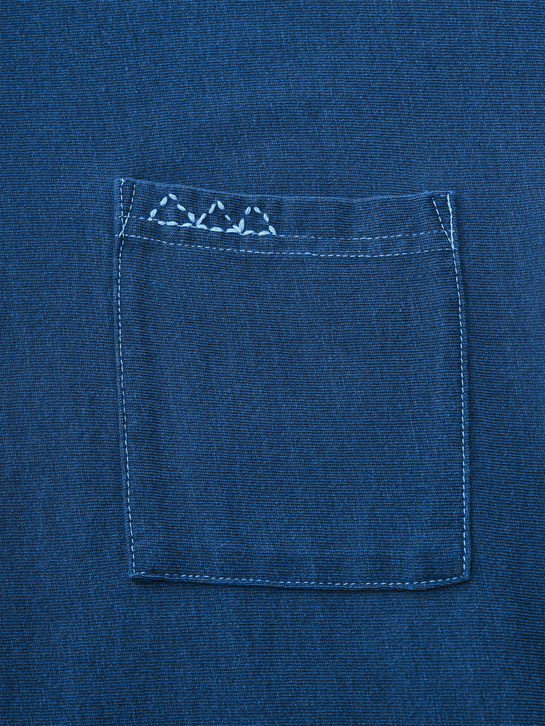 藍染半袖Tシャツの三角刺子ポケット、ビンテージ感漂うステッチが特徴